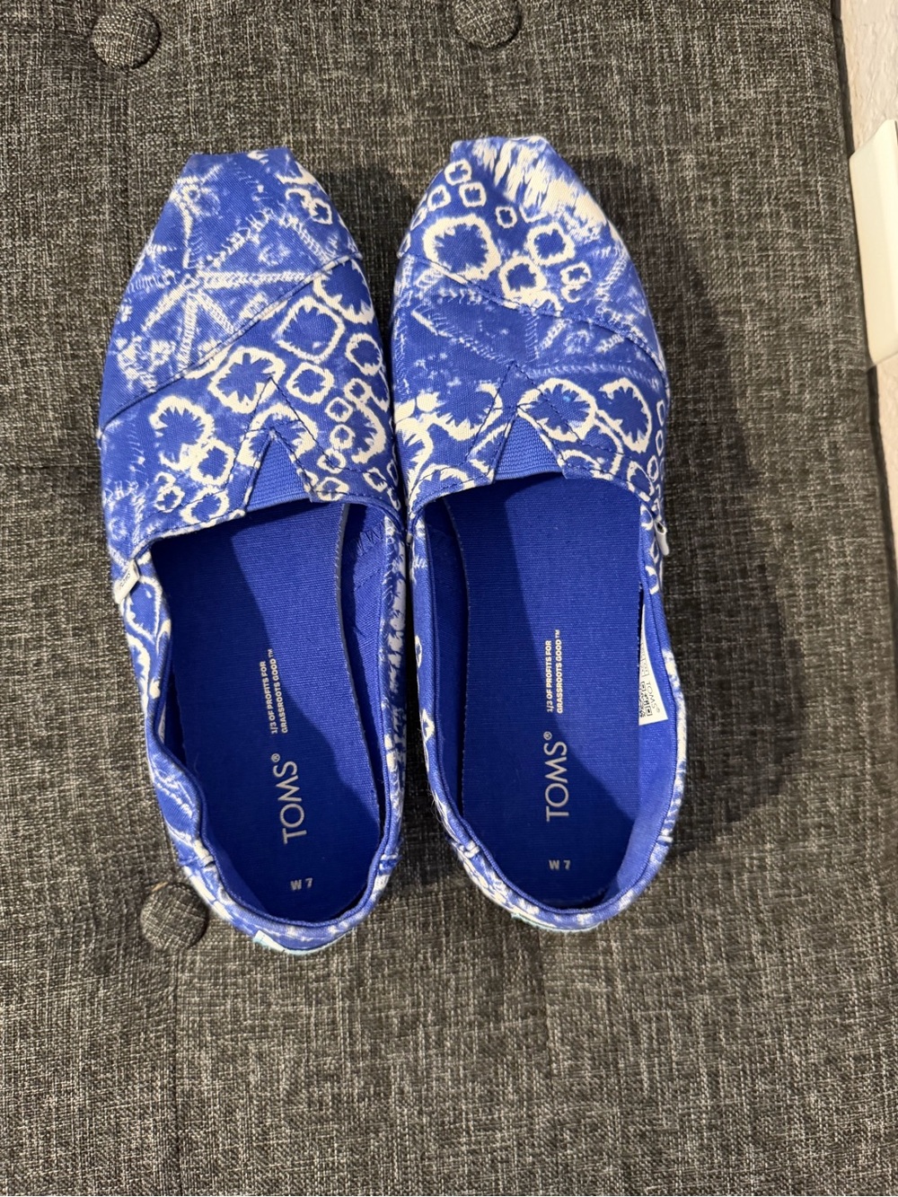 TOMS Women's Blue & White Patterned Slip-Ons